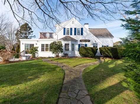 It contains 3 bedrooms and 2 bathrooms. . Chatham ma zillow